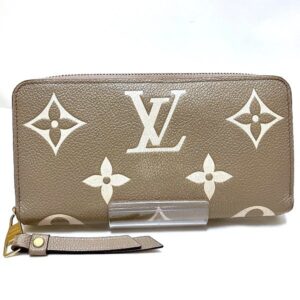 Louis Vuitton Zippy Wallet  Canvas Wallet