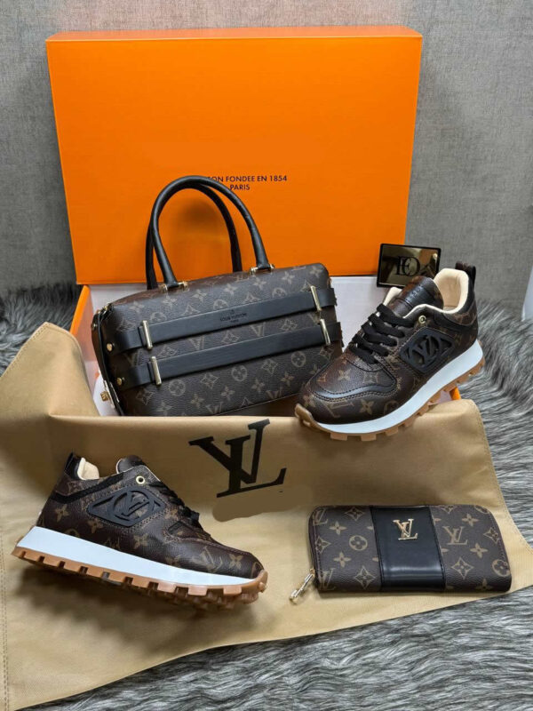 Shoe bag set with LV logo on the side - Image 2