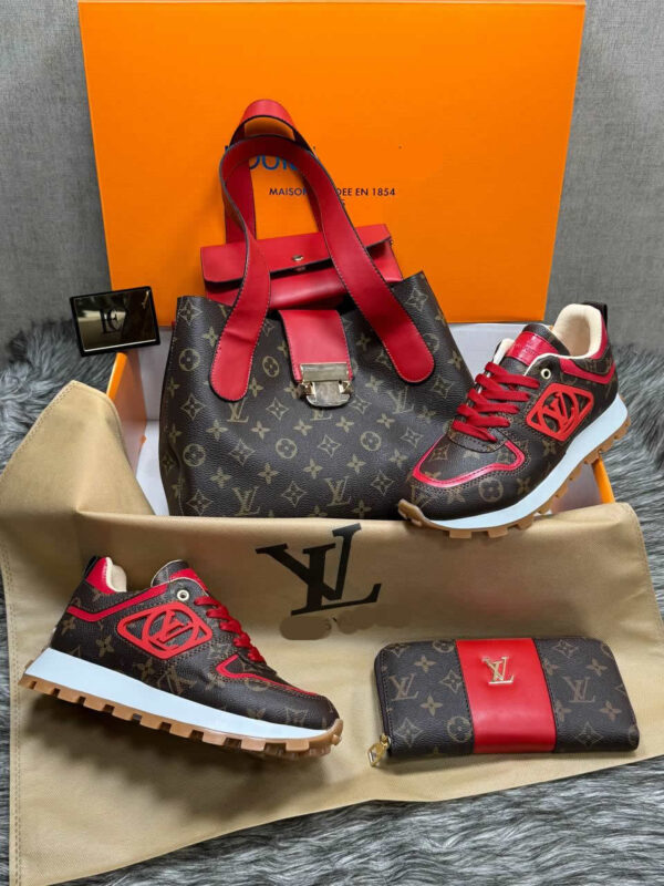 Shoe bag set with LV logo on the side - Image 6