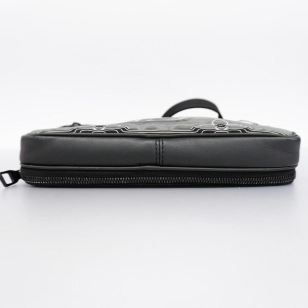 Louis Vuitton Messenger  Leather Shoulder Bag - Image 3