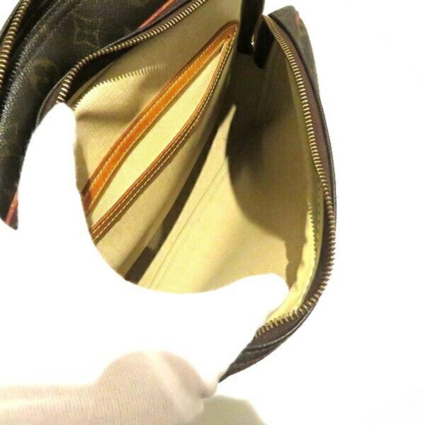 Louis Vuitton Reporter  Canvas Shoulder Bag - Image 5