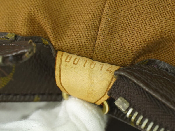 Louis Vuitton Mezzo  Canvas Tote Bag - Image 6