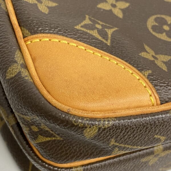 Louis Vuitton Amazon  Canvas Shoulder Bag - Image 5